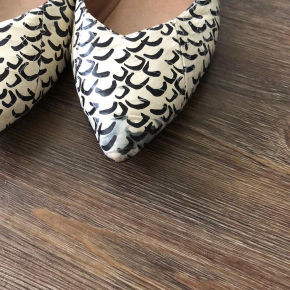 Black & White Dolce Vita Flats - Picture 4 of 4